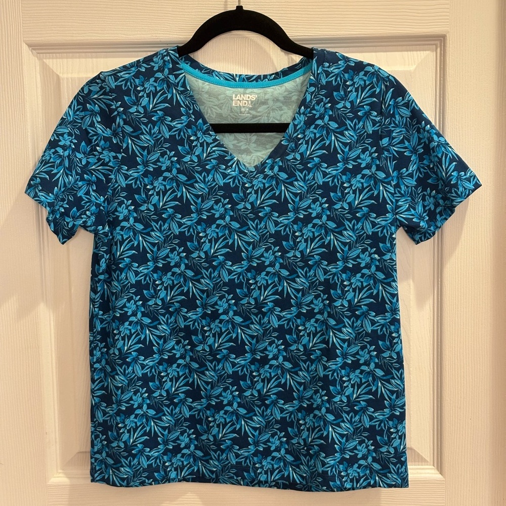 Lands' End Blue Floral V-Neck Short Sleeve Tee - Size XS